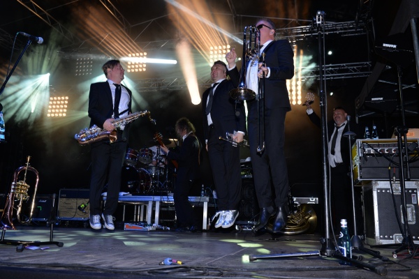 Trwa �adowanie zdj�cia...