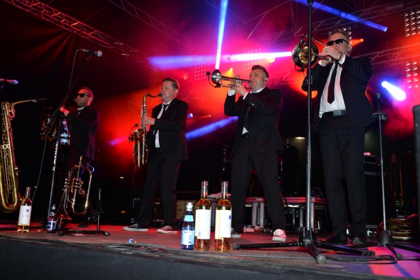 Trwa �adowanie zdj�cia...